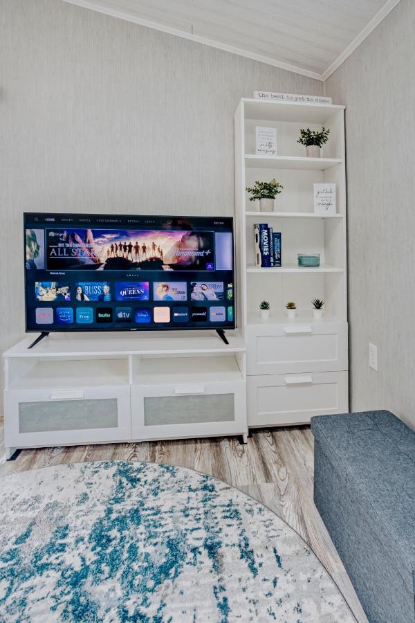 Modern & Cozy Stand-Alone Apartment - Perfect Stay Painted Post Exteriér fotografie