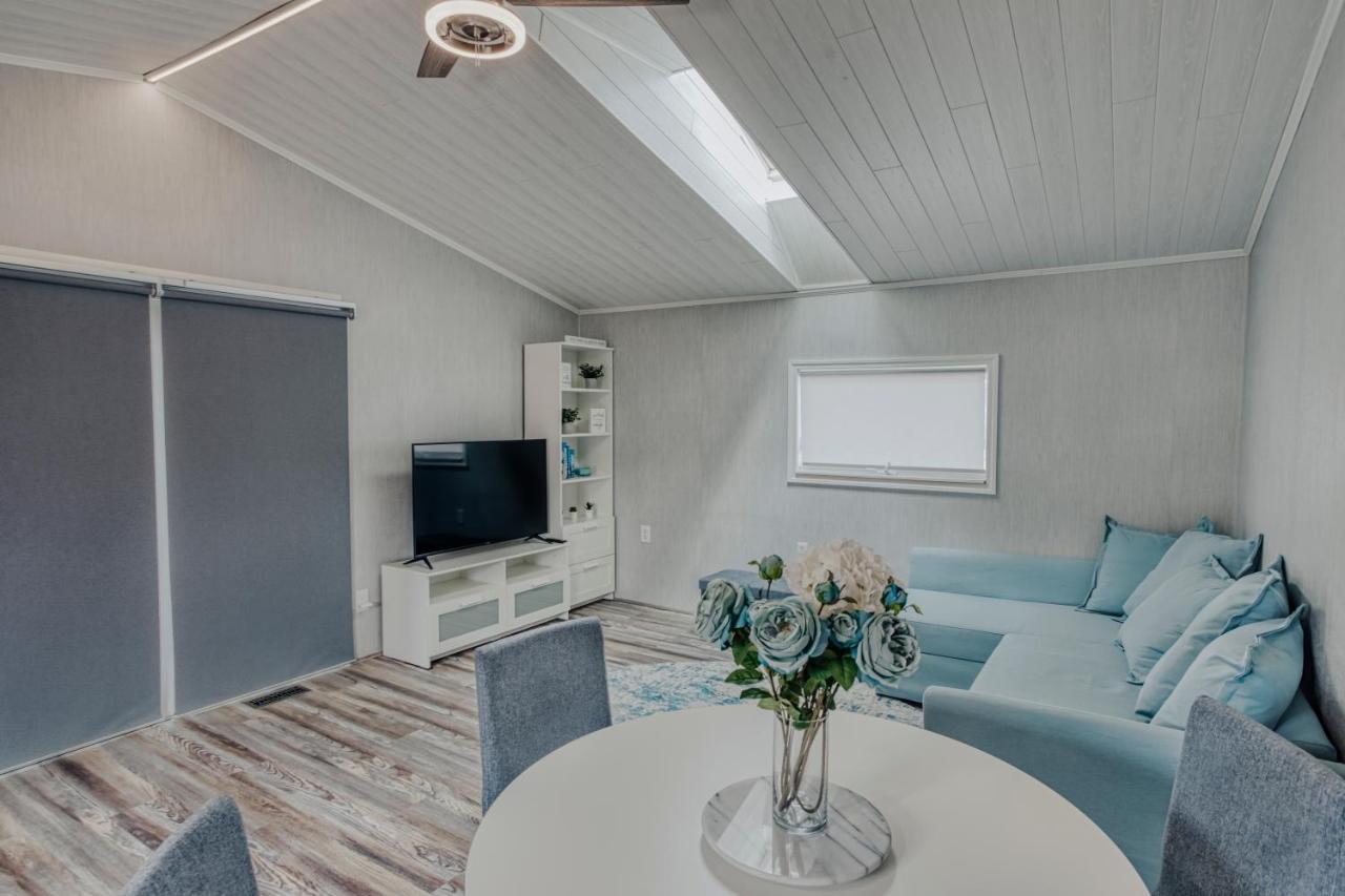Modern & Cozy Stand-Alone Apartment - Perfect Stay Painted Post Exteriér fotografie