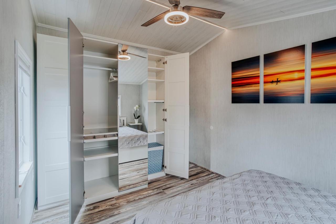 Modern & Cozy Stand-Alone Apartment - Perfect Stay Painted Post Exteriér fotografie